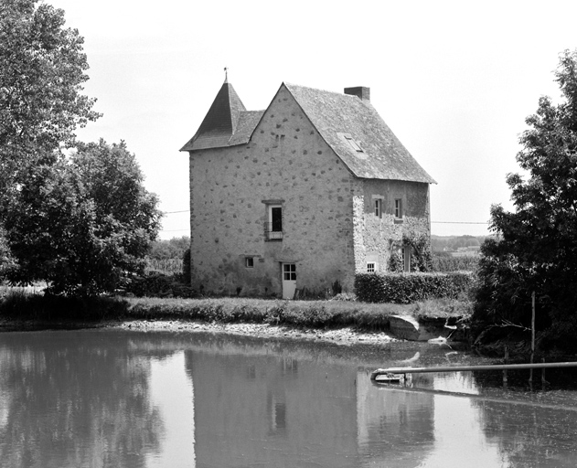 Elévations droite et postérieure.