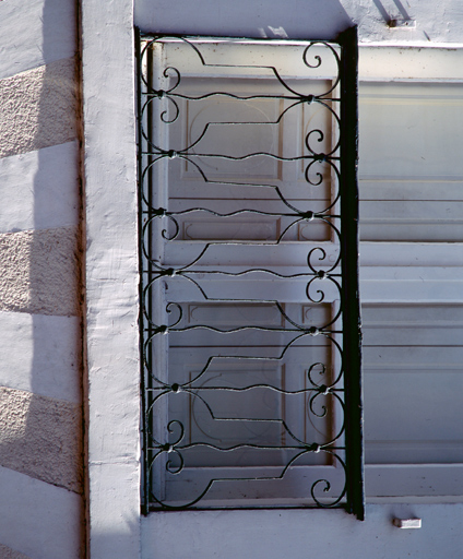 Garde-corps de balconnet sur l'élévation antérieure.