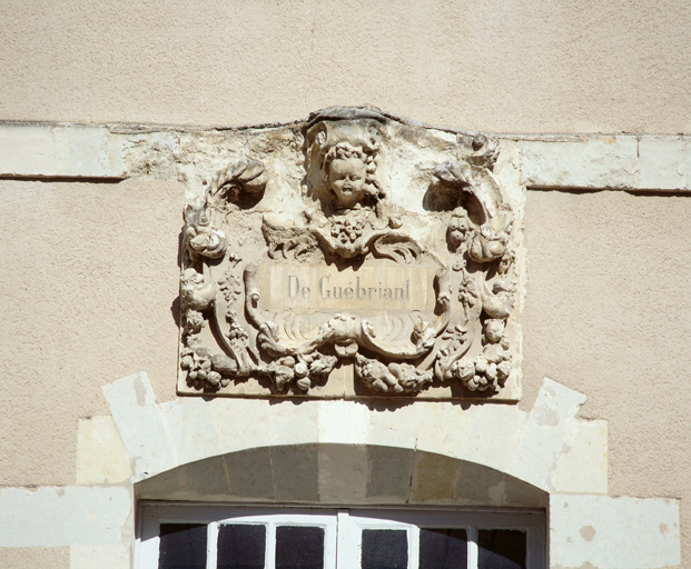 1er relief à gauche.