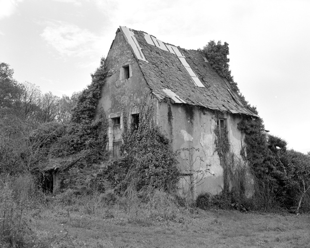 Elévations antérieure et droite du logis.