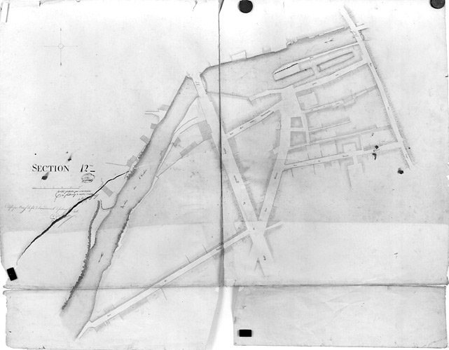 'Plan d'alignement de la ville de Fontenay-le-Comte, terminé en février 1826 sous l'administration de Mr de Vassé, Maire, par le Sr R.Gosse, conducteur des Ponts et Chaussées'. Section 12ème au 1/500e.