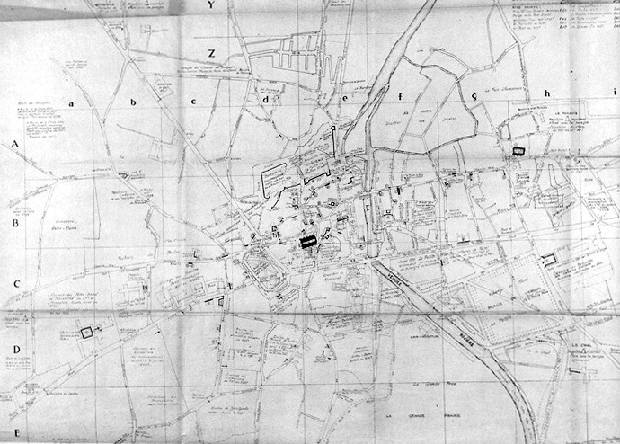 Détail du plan archéologique de la ville au 1/2000e, signé et daté Emile Boutin, architecte, le 30 mai 1945. (Musée Vendéen, Fontenay-le-Comte).