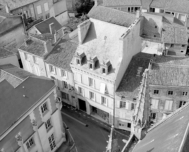 Vue prise du haut de Notre-Dame (maisons au nord de la rue Gaston-Guillemet).