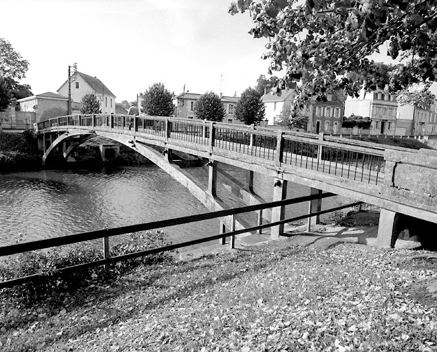 La passerelle des Cordeliers vue du quai Poey d'Avant.