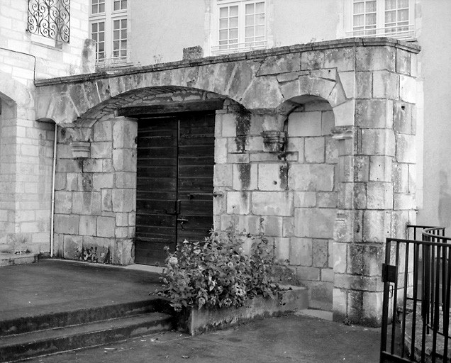 Revers de la porte d'entrée.