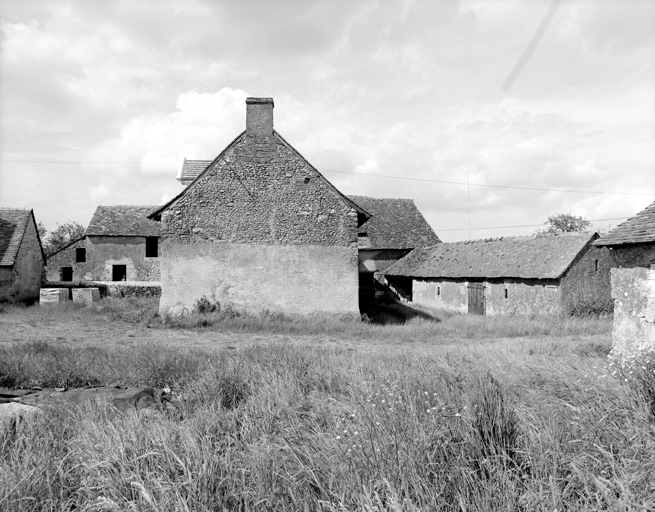 Logis et parties agricoles, ensemble depuis le sud.