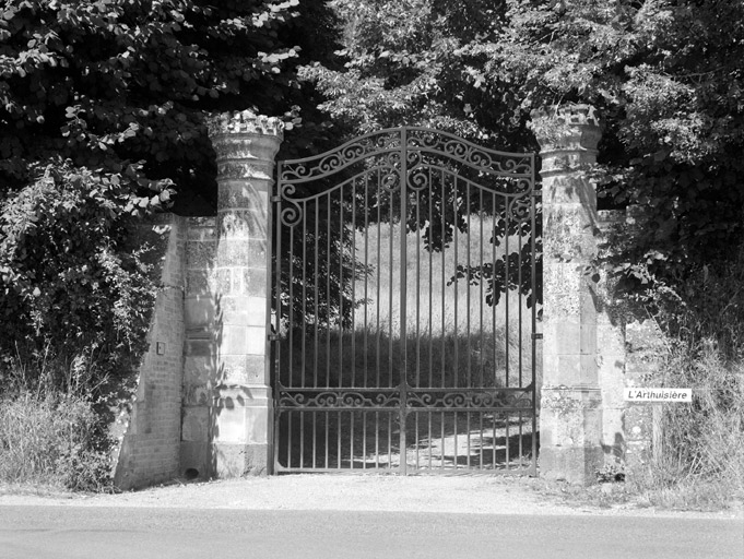 Portail d'entrée.