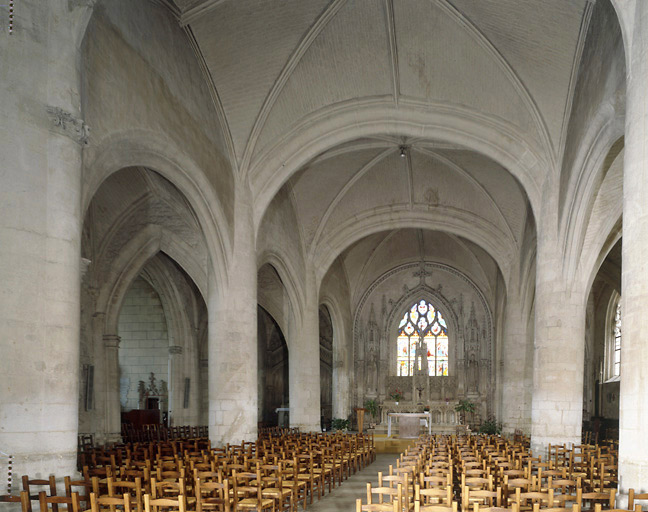 Vue d'ensemble prise de l'entrée.