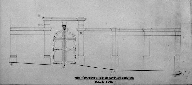 Elévation du mur d'enceinte, rue Pont-aux-Chèvres, au 1/20e, par Y. Plantet, géomètre expert D.P.L.G., en octobre 1980.