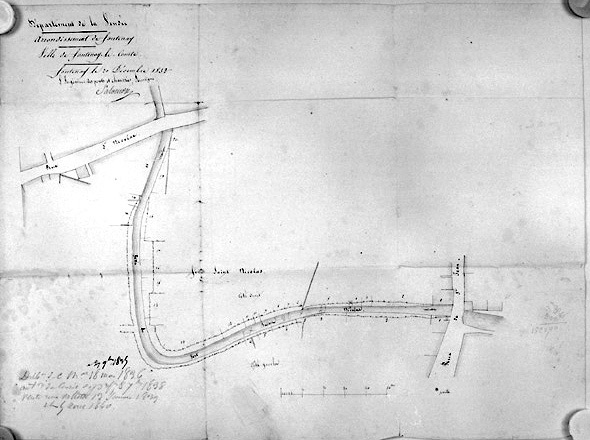 Plan du fossé de la ville entre la rue Saint-Nicolas et la rue Saint-Jean, signé et daté Salomon, ingénieur des Ponts et Chaussées, le 20 décembre 1832. (A.C. Fontenay-le-Comte, 1 M 15).