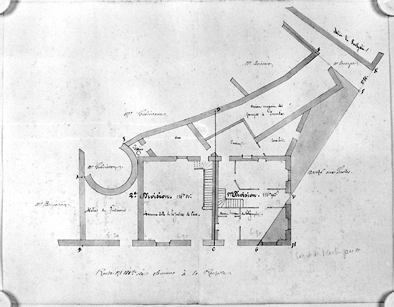 Plan au 1/100e de l'ancien magasin des pompes à incendie, de l'atelier du fontainier, de l'ancienne salle de justice de paix et de l'ancien bureau du télégraphe, dressé par Sauvaget, en 1880, en vue de leur aléniation.