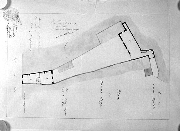 Plan de la maison située au 58, rue des Loges, dite 'Café Français', dressé au 1/200e le 20 septembre 1871 par Arsène Charier. (A.D. Vendée, 1 O 311).