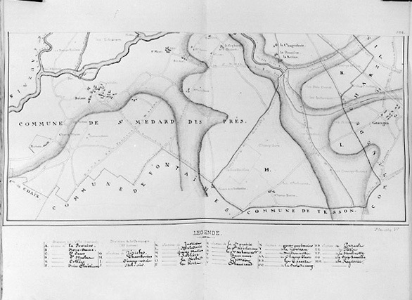 'Plan de la commune de Fontenay-le-Comte divisé par sections en vertu de la délibération de la Municipalité du 12 janvier 1791', par A. Bitton, en 1869. Plan extrait des 'Archives Historiques' de Benjamin Fillon, 1866-1872.