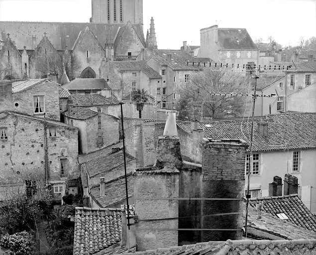 Vue prise des toits de l'hôtel Lépinay de Beaumont, en direction de l'église Notre-Dame.