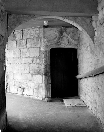 Porte d'entrée donnant, autrefois, accès à l'escalier en vis.