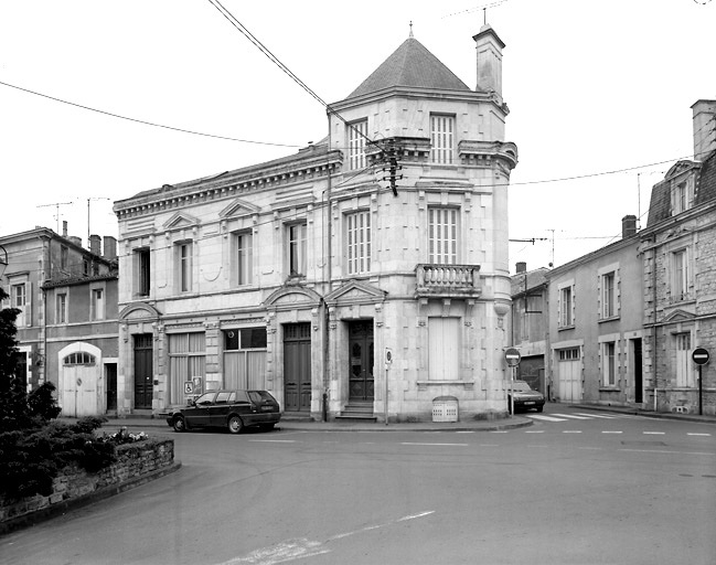 Maisons aux 2 et 4, rue du Docteur-Audé.