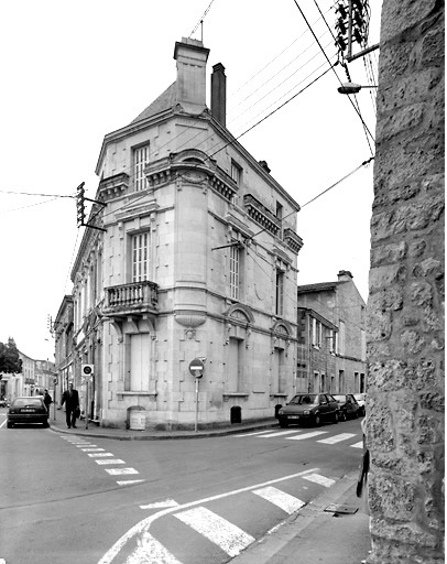 Façade de la maison au 2, rue du Docteur-Audé.