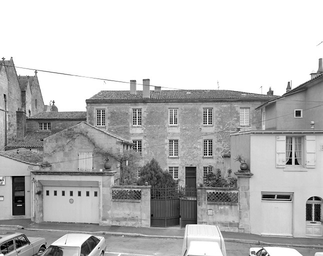 Vue de l'arrière des deux maisons actuelles.