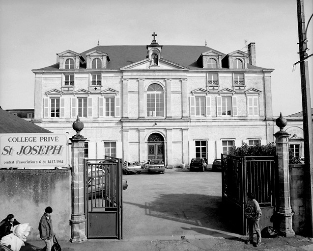 Façade sur cour du 7, rue Barnabé-Brisson (hôtel Mignon-Vinet), actuellement intégré au collège Saint-Joseph.