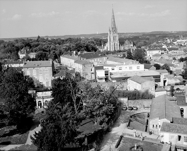 Vue prise de la tour Rivalland en direction du nord-est.