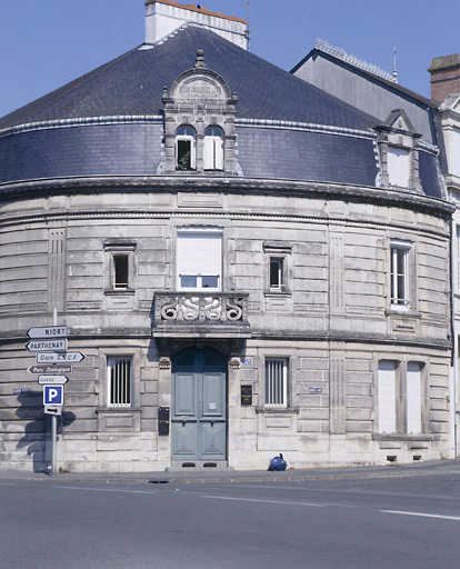 Façade de la maison au 143, rue de la République.