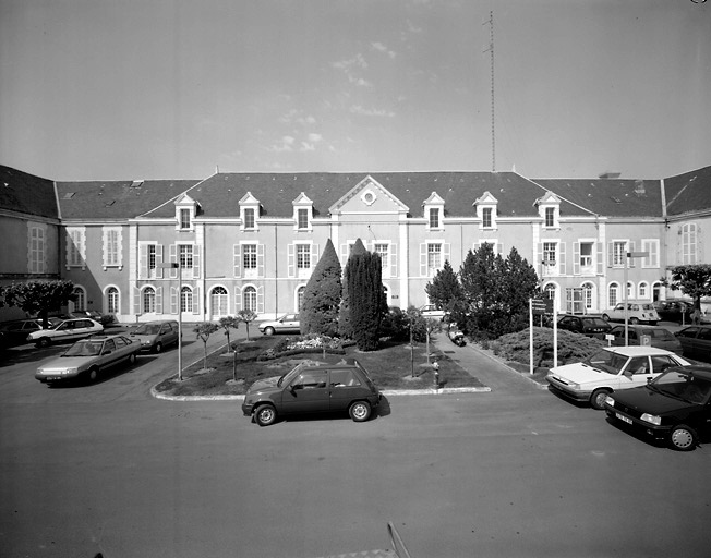 Couvent de tertiaires régulières franciscaines, puis hôpital