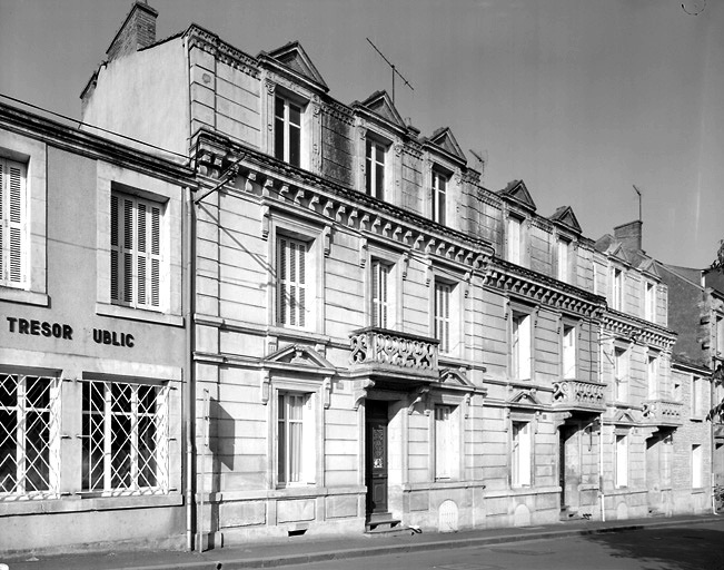 Façade des maisons aux 112, 114 et 116, rue de la République.