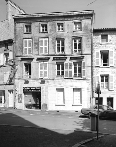 Façade des 42 et 42bis, rue Gaston-Guillemet.