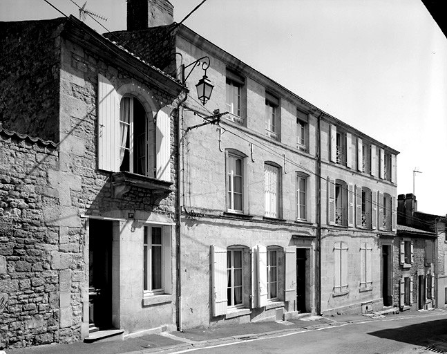 Façade des maisons aux 6, 8 et 8bis, rue Pierre-Brissot.