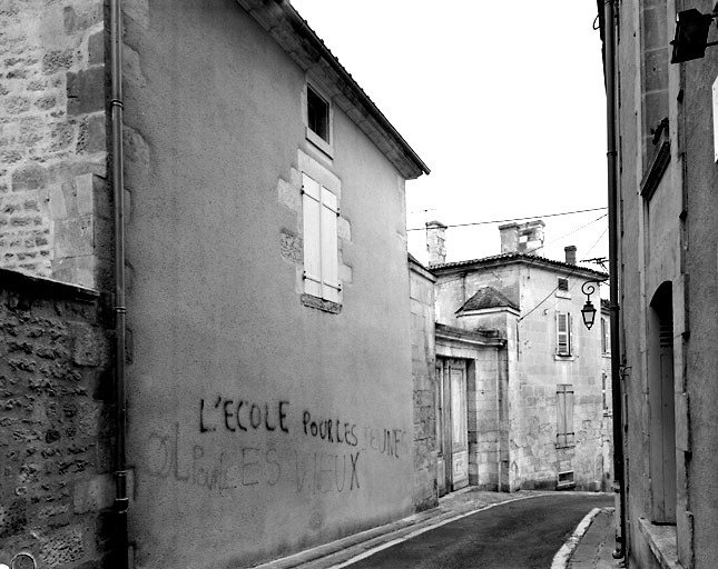 Entrée rue Pierre-Brissot.