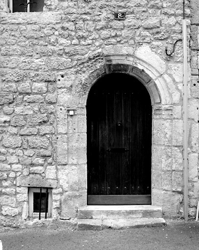 Porte d'entrée.