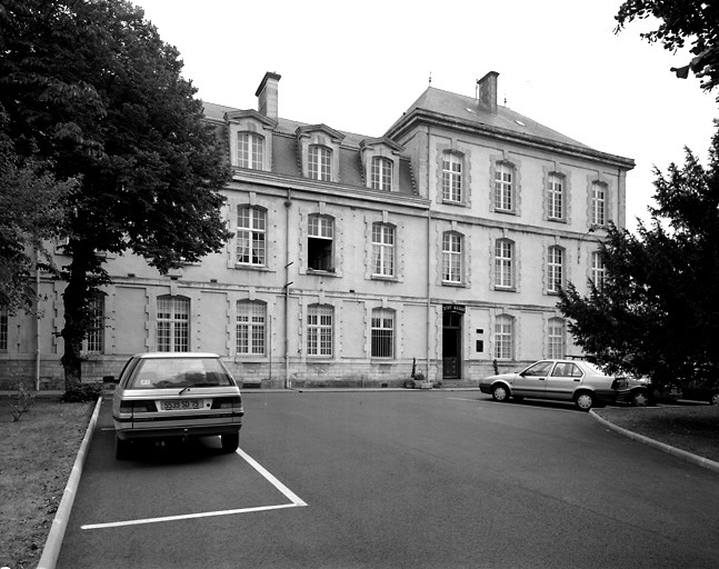 Vue du bâtiment de l'infirmerie.