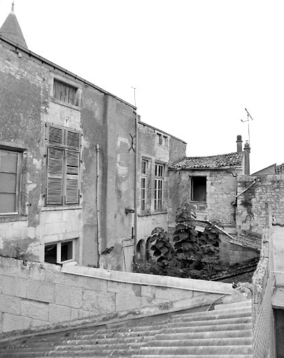 Façade arrière de l'aile sud-ouest : partie droite.