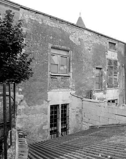 Façade arrière de l'aile sud-ouest : partie centrale.