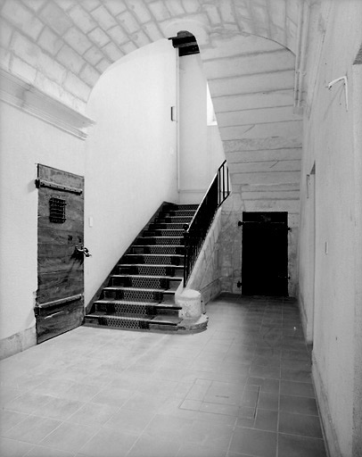 Vue de l'escalier nord du bâtiment principal.