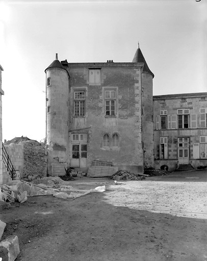 Façade en retour de l'aile sud-est.
