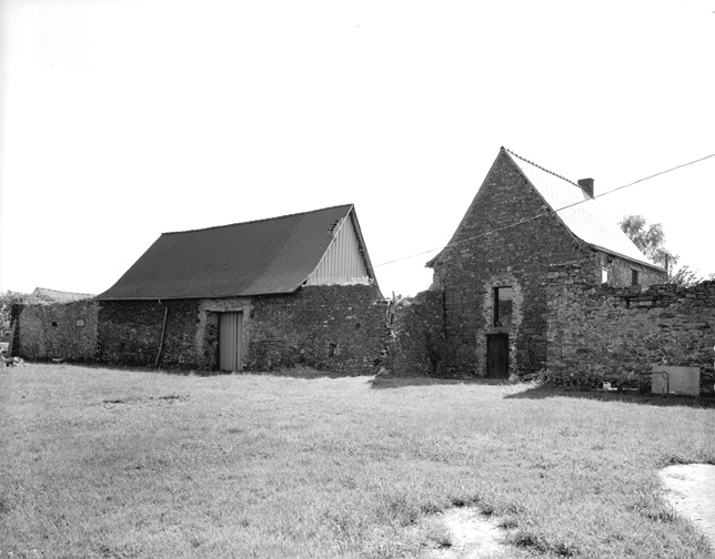 Elévation droite du logis et de l'étable grange.