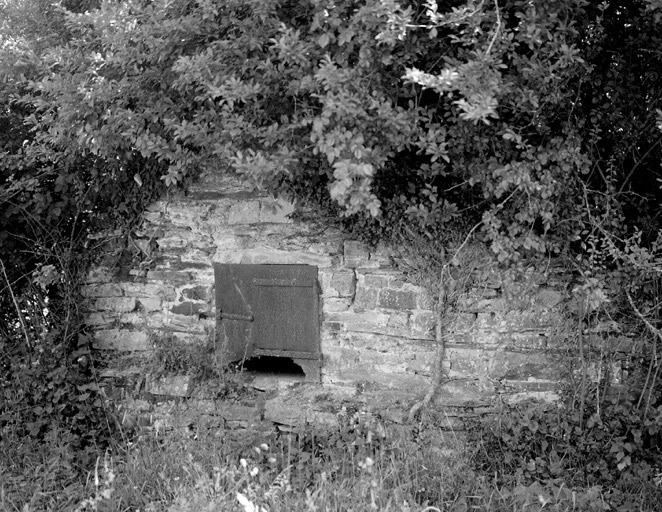 Four à pain à proximité de l'ancien logis.
