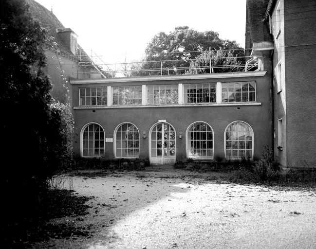 Galerie menant du logis à l'édifice hospitalier.