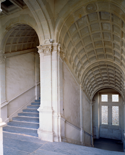 Le grand escalier du logis 3 depuis le palier du premier étage.