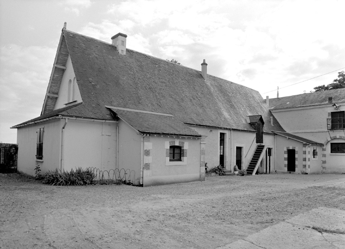 Elévations est et nord du logement.