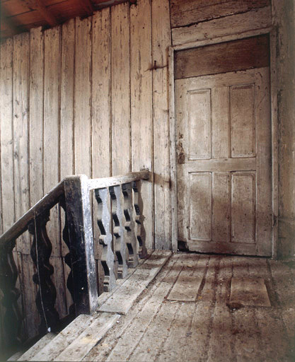 Escalier de la maison au 51, rue Gaston-Guillemet.