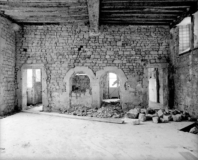 Rez-de-chaussée de l'aile sud-est : vue intérieure prise du sud pendant les travaux, en 1996.
