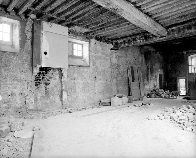 Rez-de-chaussée de l'aile sud-est : vue intérieure prise du nord pendant les travaux, en 1996.