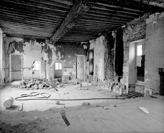Premier étage de l'aile sud-est : vue prise du sud pendant les travaux, en 1996.