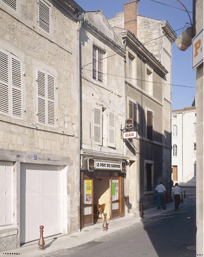 Façade de la maison 5, rue des Orfèvres (au centre de la photo).