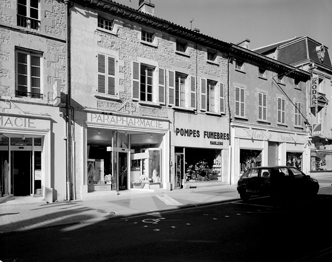 Façade des deux maisons 2bis-4bis, rue de la République.