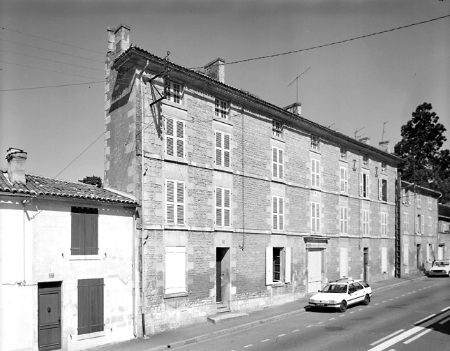 Vue des deux maisons 39 et 41, rue Tiraqueau.