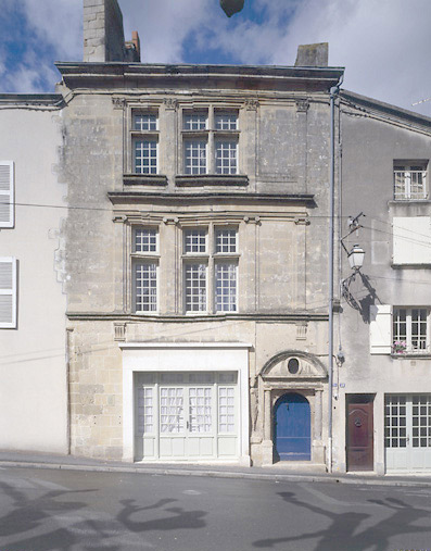 Façade sur rue.