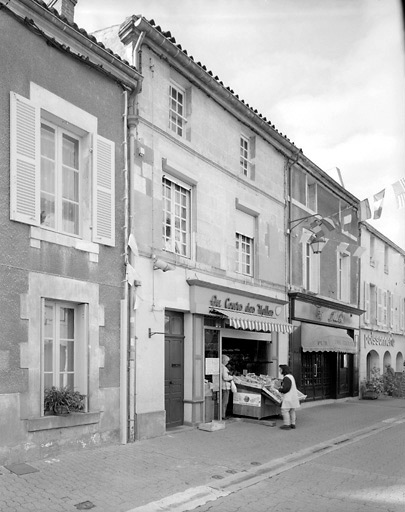 Façade du 124, rue des Loges.